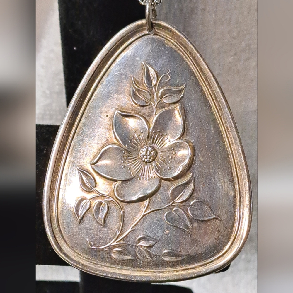 Towle Sterling Silver 1973 sterling duel sided Christmas Ornament made pendant